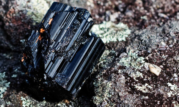 Tormalina nera: tutte le proprietà di una pietra naturale
